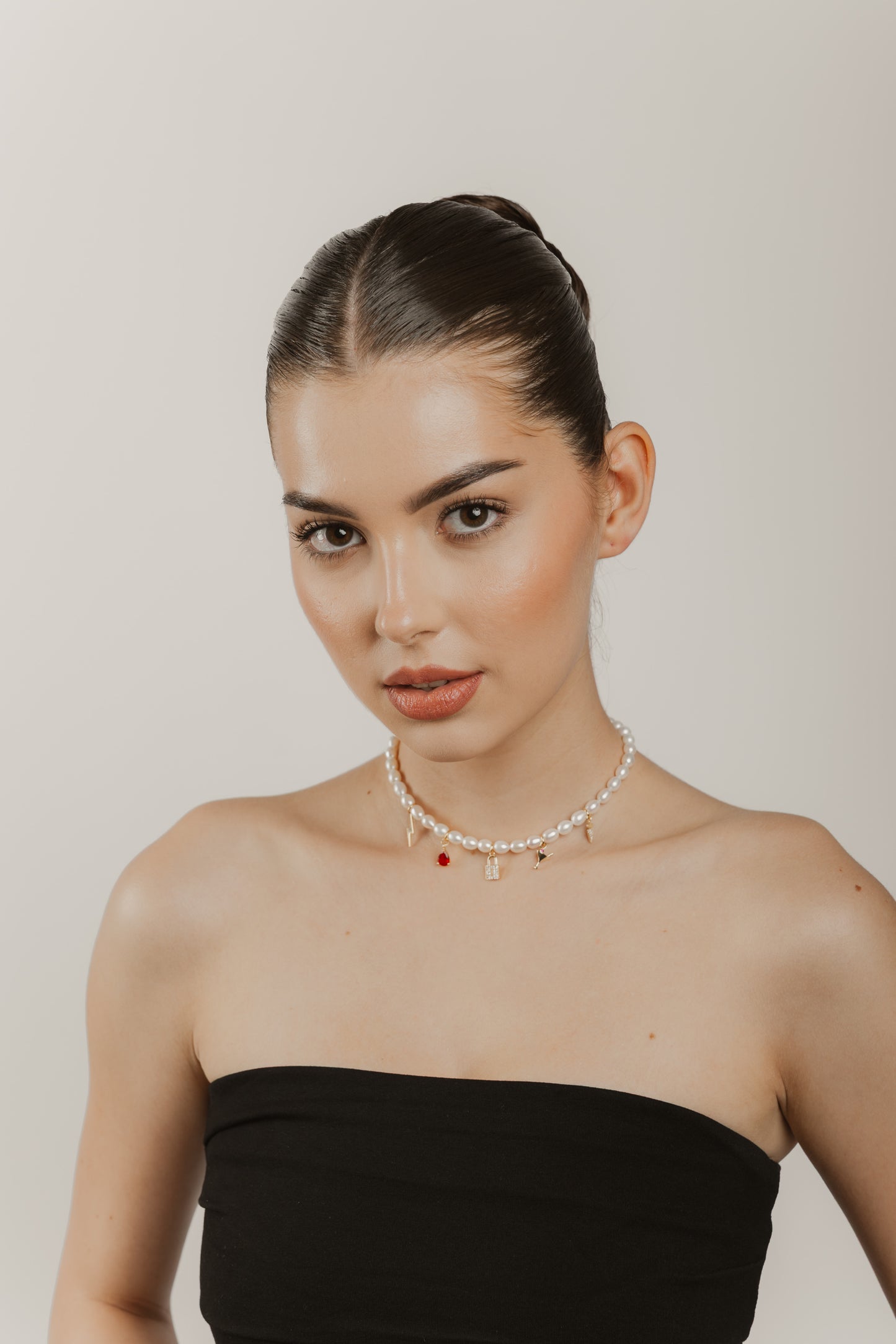 Colier Charms & Pearls